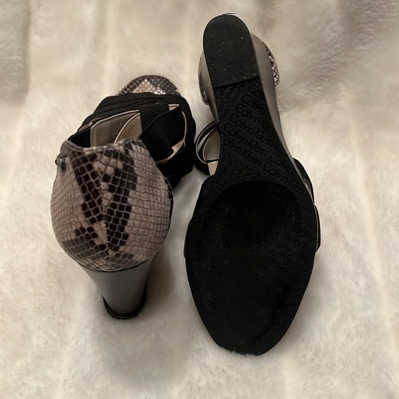 🖤PRICE DROP🖤Calvin Klein Black 5 inch Wedge WORN ONCE/ EXCELLENT CONDITION🖤🖤 - Picture 5 of 7